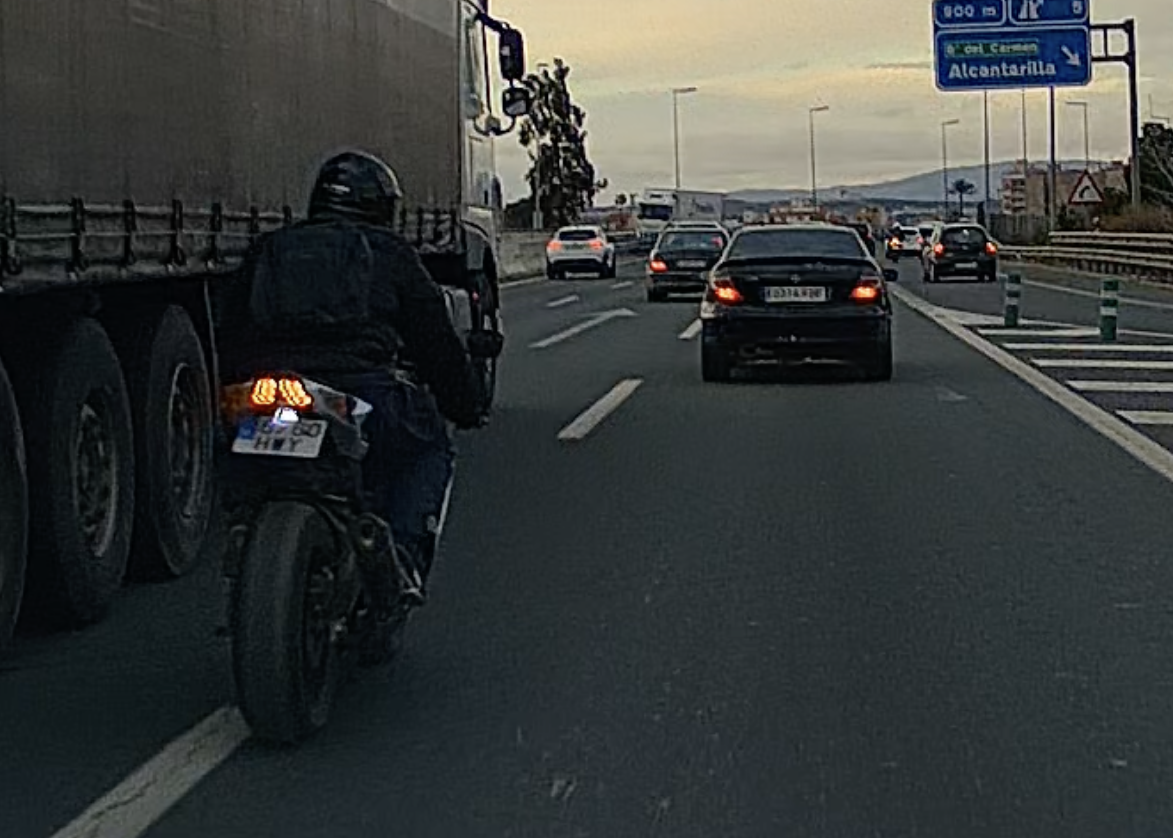 Pirat drogowy w pojeździe o numerach rejestracyjnych 6760HWY